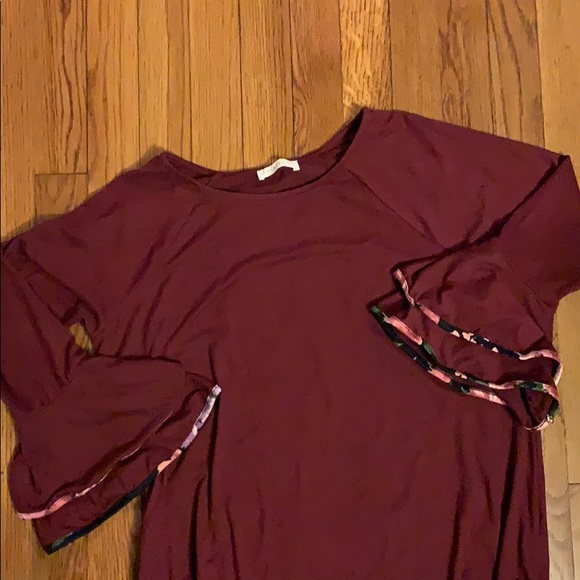 Maroon top with floral bell sleeve - Picture 4 of 4